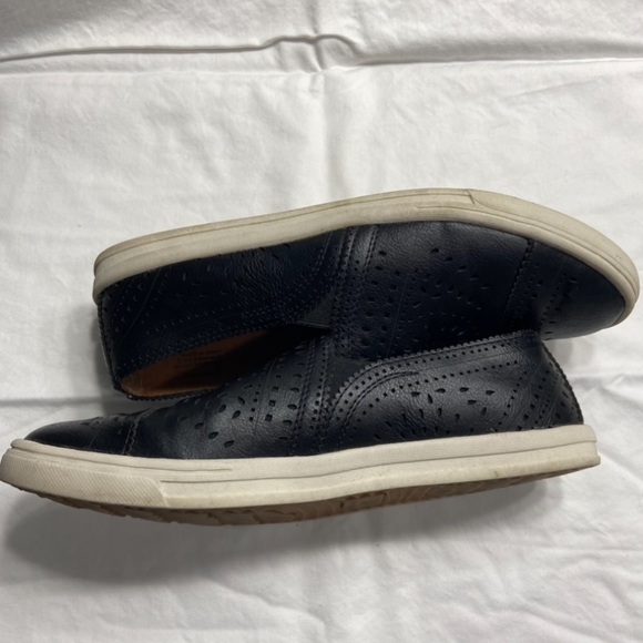 American Rag Shoes - Picture 2 of 4